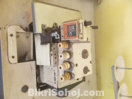 ওভারলক মেশিন